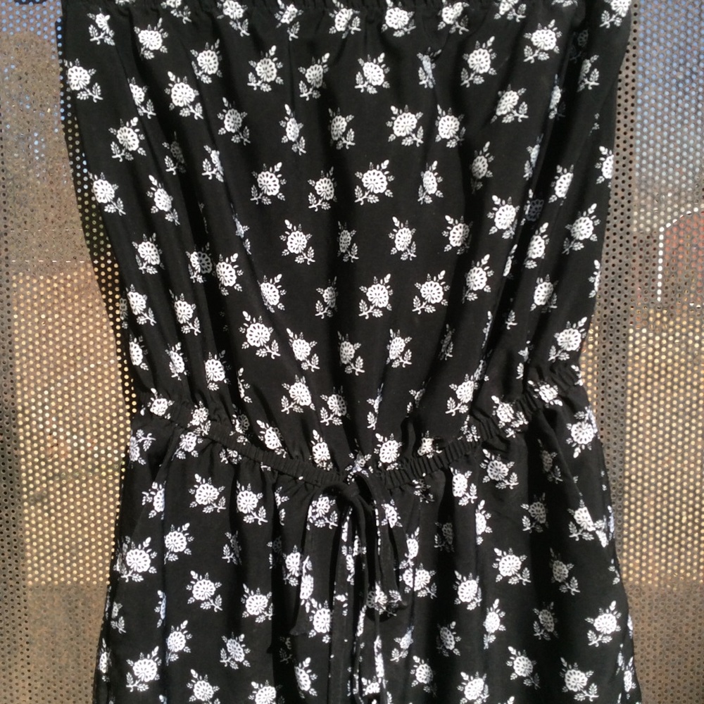 Floral strapless jumpsuit!